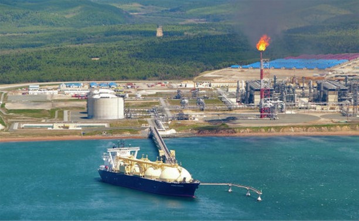 Главы "Газпрома" и Shell обсудили строительство третьей линии "Сахалина-2"