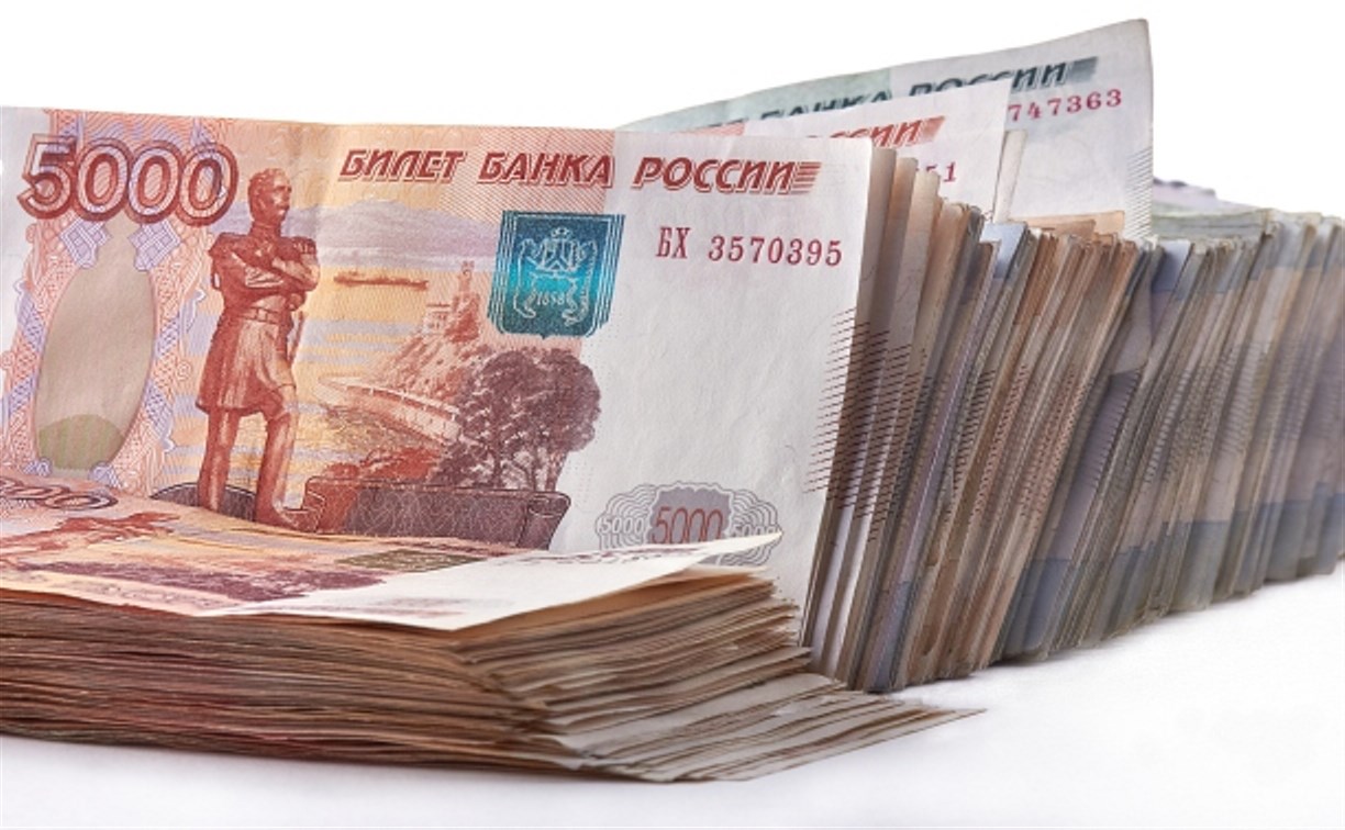 Сахалинец занял у 88-летней матери 750 тысяч рублей и отдал мошенникам