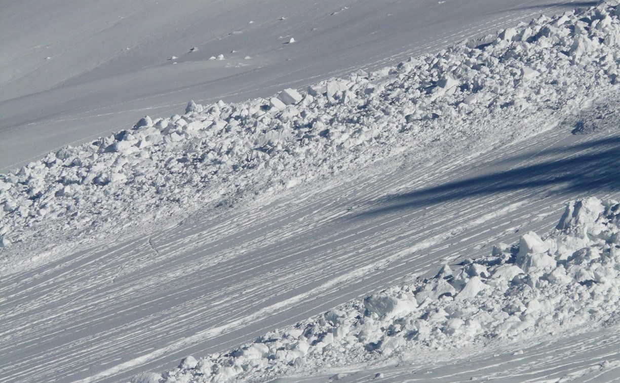 Лавины могут сойти в пяти районах Сахалина — предупреждение