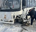 Автобус маршрута № 111 в Анивском районе столкнулся с легковушкой