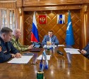 Сахалинские власти и руководство Росгвардии обсудили безопасность области и поддержку военнослужащих