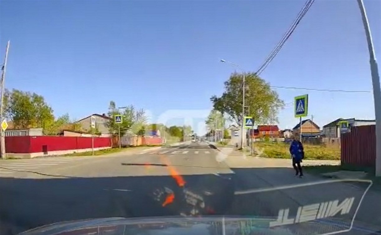 Подросток в Южно-Сахалинске пугал автомобилистов, порываясь перебежать дорогу перед машиной