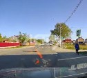 Подросток в Южно-Сахалинске пугал автомобилистов, порываясь перебежать дорогу перед машиной