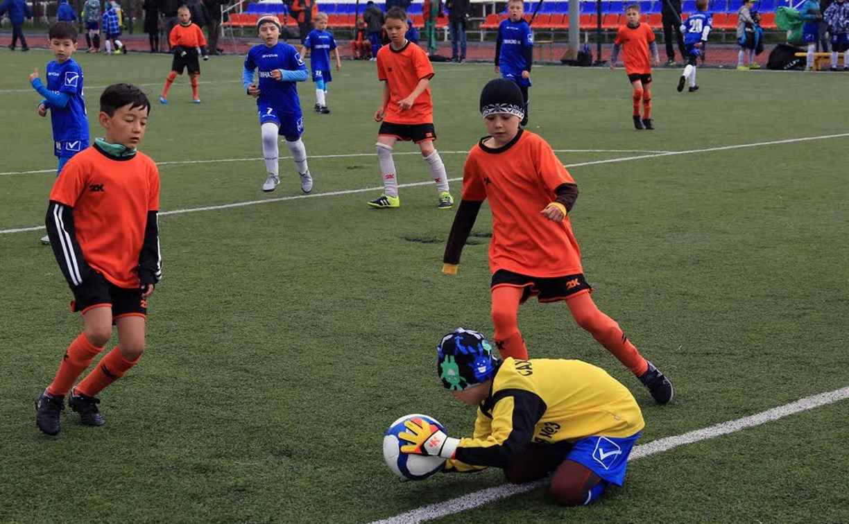 Юные футболисты Сахалина борются за путевки в областной этап «Кожаного мяча»