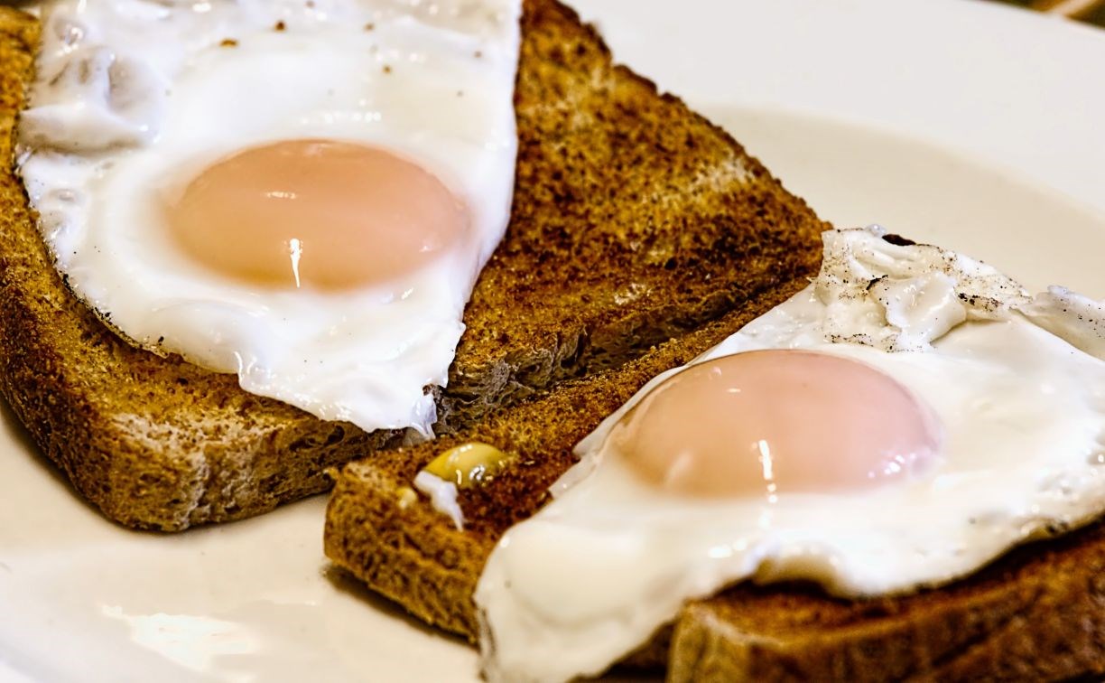 Диетолог развеяла миф о пользе раннего завтрака