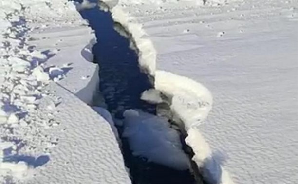 В заливе Мордвинова оторвало льдину