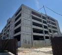 Многоуровневую парковку у городского парка в Южно-Сахалинске планируют достроить летом 2026 года