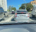 Тренд сезона: автомобиль с "австралийскими" номерами заметили в Южно-Сахалинске