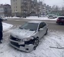 Два автомобиля жёстко столкнулись на проспекте Победы в Южно-Сахалинске