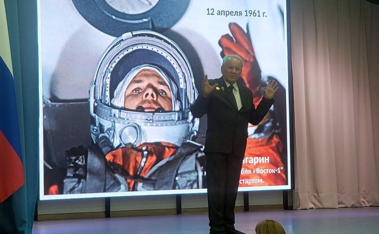 Выпускник академии имени Жуковского Иван Лахно рассказал молодым сахалинцам о космосе и авиации
