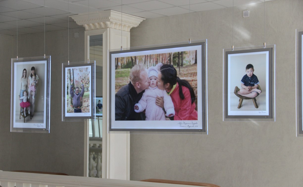 Фотовыставка «Как все» открылась в Южно-Сахалинске