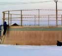 Москвич на Сахалине строит шламонакопитель для нефтяных отходов у термальных источников