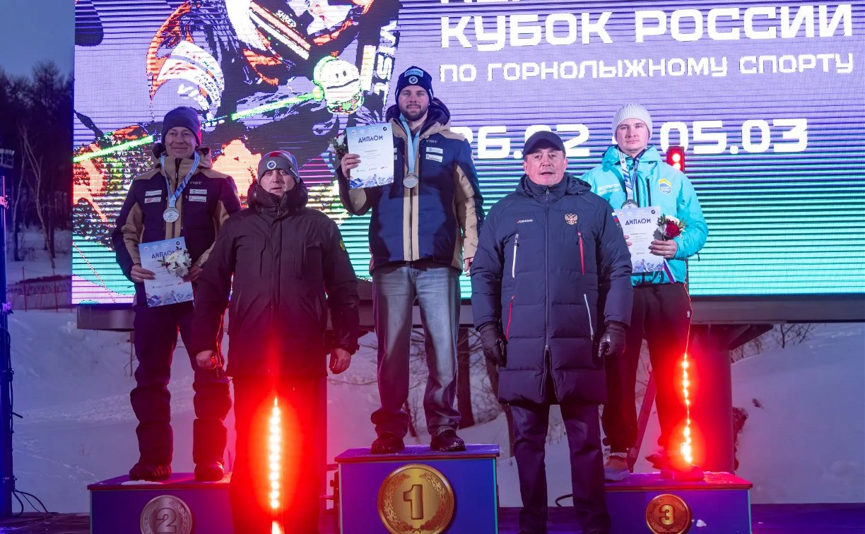 Губернатор Сахалинской области наградил призёров первенства чемпионата и Кубка России по горнолыжному спорту