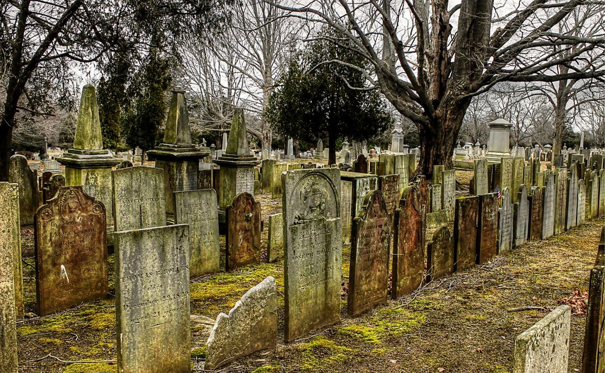 Прибраться на заброшенном кладбище зовут южносахалинцев