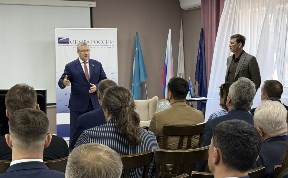 Политика и экономика