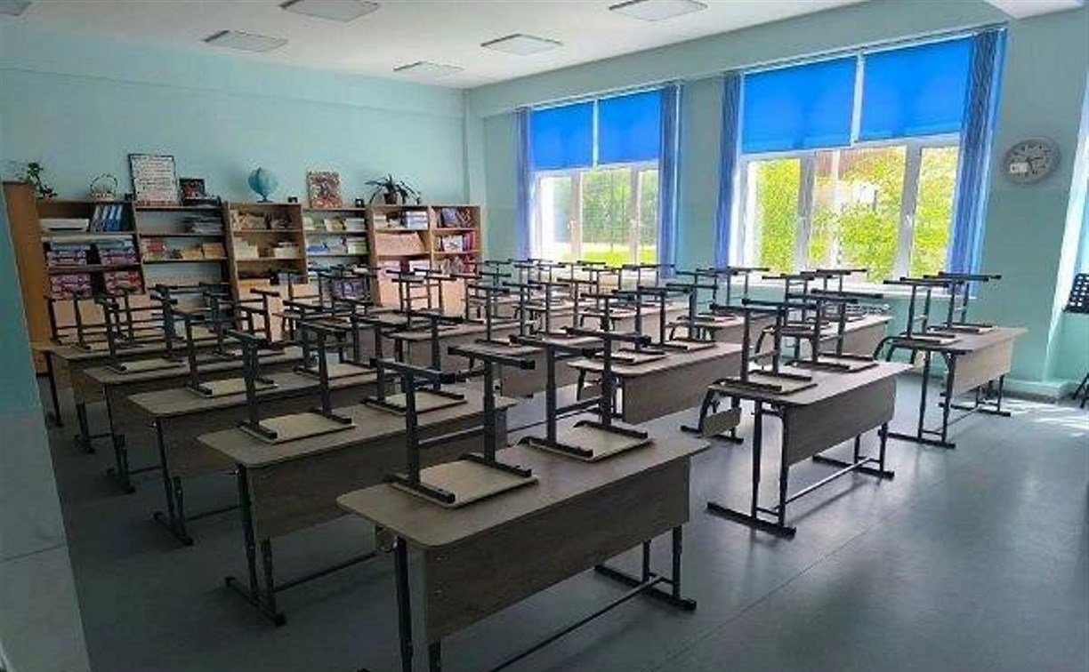 Новые парты для сахалинских школ изготовили осужденные