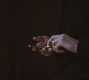 Сахалинец ушёл по своим делам с чужим телефоном и попал под уголовную статью