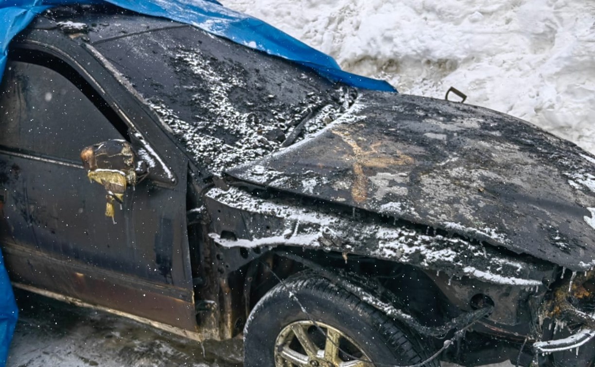 В Стародубском сгорел гараж с машиной внутри 