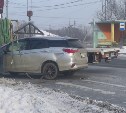 Грузовик и легковушка столкнулись в Южно-Сахалинске