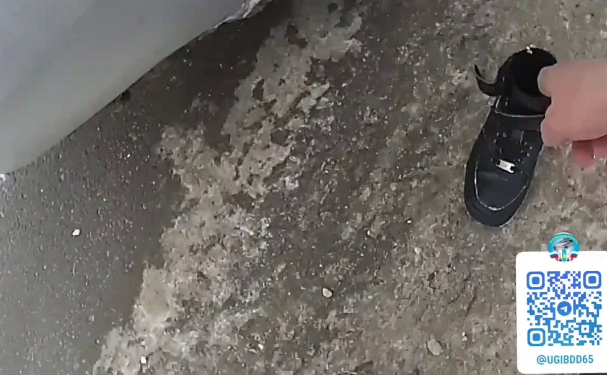 Наркотики в ботинке: пассажир иномарки выдал себя, начав суетиться перед полицейскими в Южно-Сахалинске