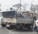 УАЗ энергетиков столкнулся с грузовиком в Корсакове