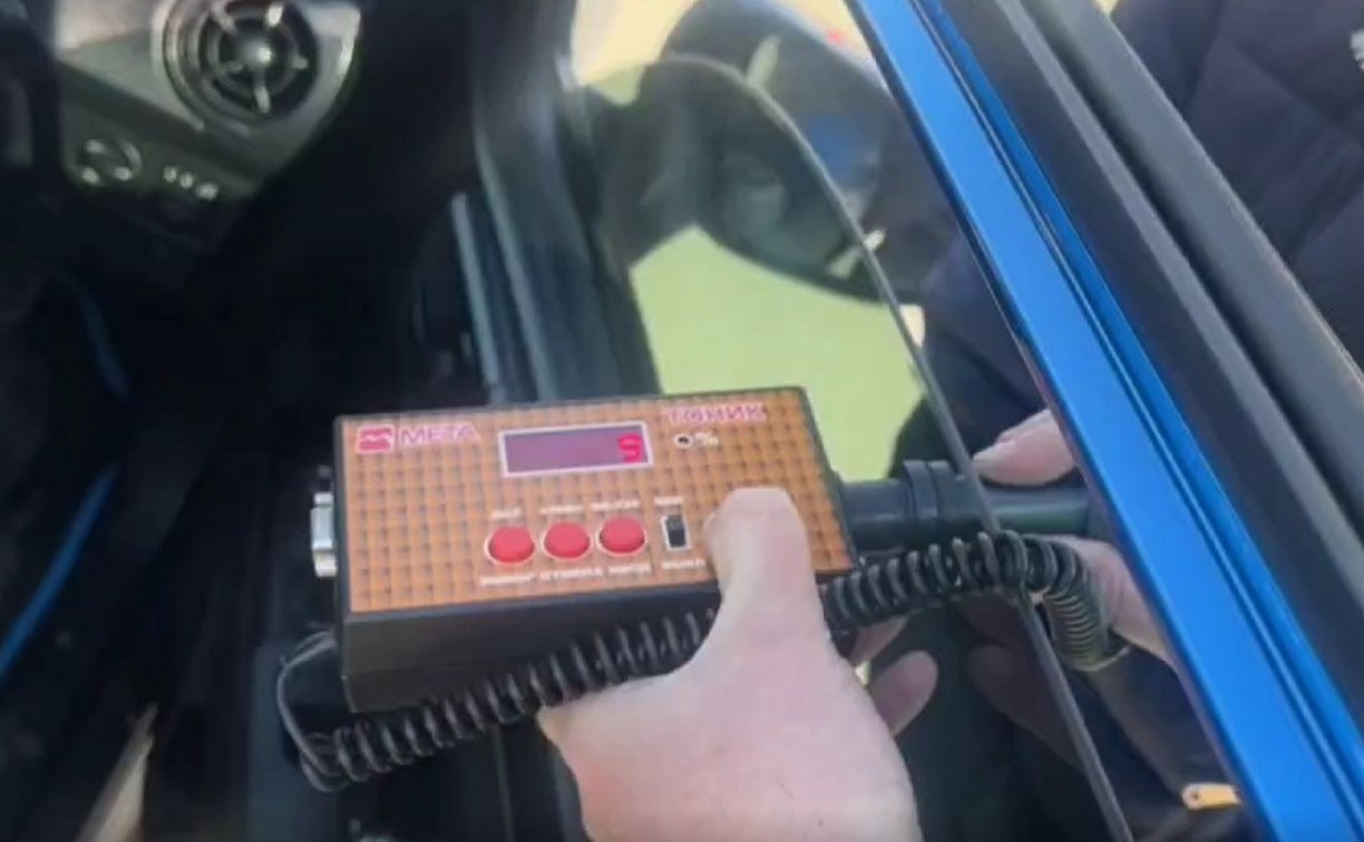 В Южно-Сахалинске провели рейд против авто с тонировкой и нестандартными глушителями