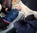 "Жёстко вообще, люди застряли!": появилось видео из салона опрокинувшейся маршрутки на Сахалине