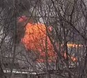 В Поронайске вспыхнуло здание гаражного комплекса 