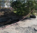 "Безопасное и совеременное" ограждение опасного участка при ремонте Физкультурного коллектора в Южно-Сахалинске