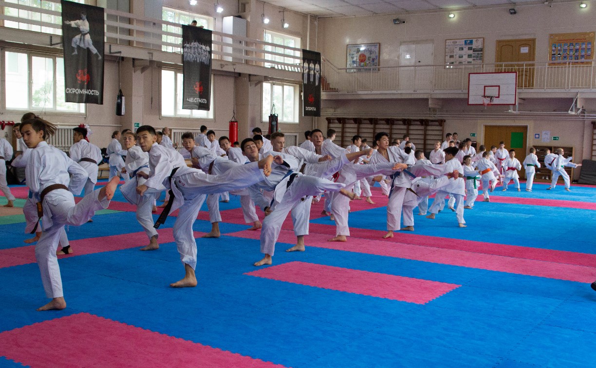 Первый международный семинар по каратэ завершился на Сахалине