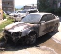 В планировочном районе Южно-Сахалиска сгорела легковая машина