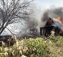 На Сахалине горят дома в СНТ «Ландыш»