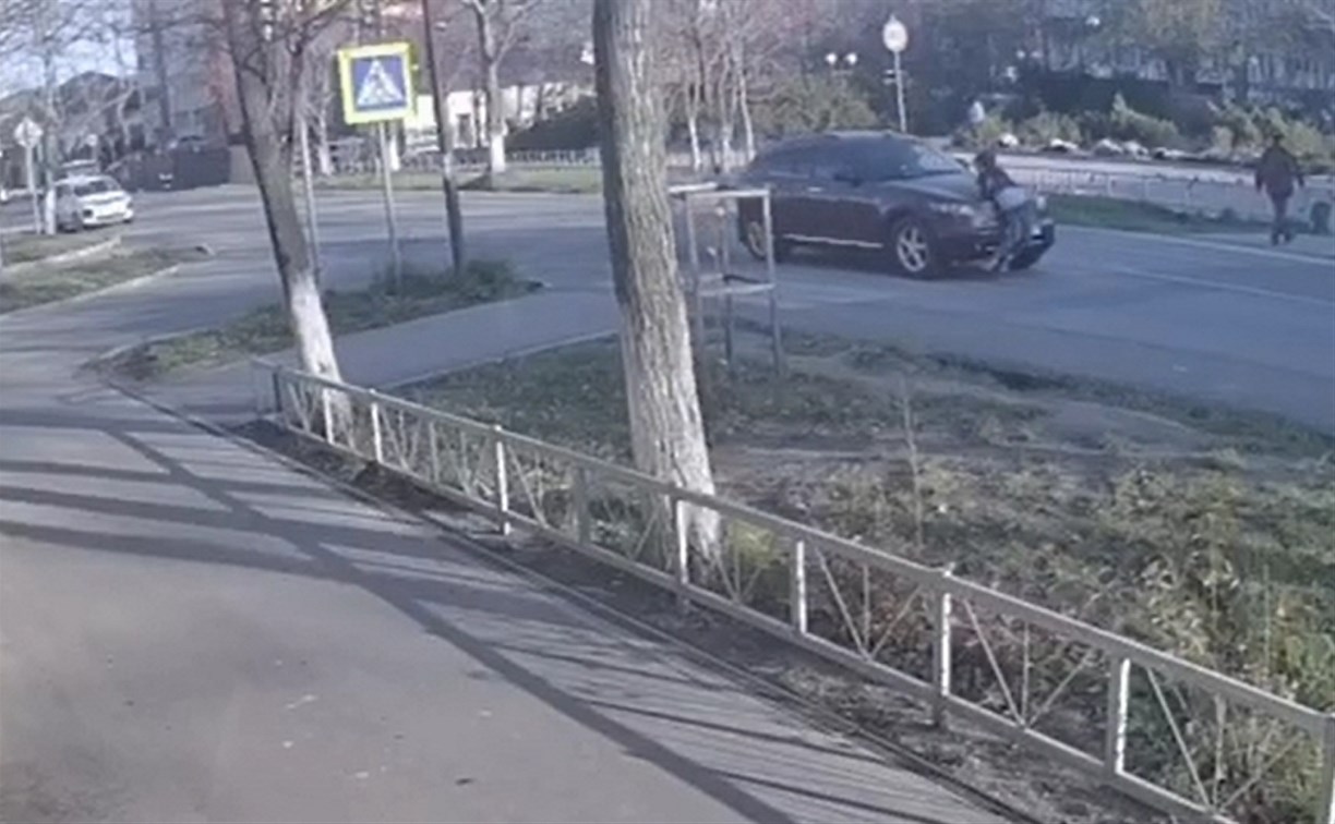 Водитель на Infiniti на скорости сбил девочку на "зебре" в Углегорске 