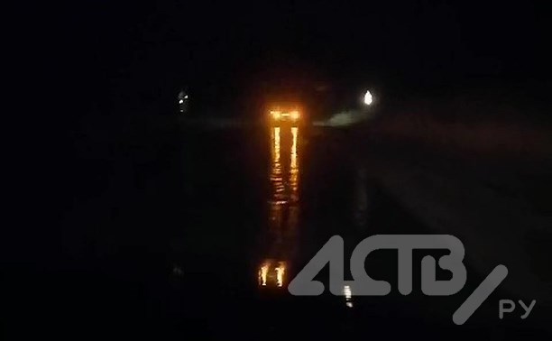 "Из трёх автобусов доехал только один": дорогу на севере Сахалина закрывали из-за жуткого гололёда