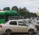 "Имею право 5 минут": в Южно-Сахалинске водители перекрыли автобусу остановку