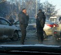 Авария около Сахалинского областного суда затруднила движение транспорта