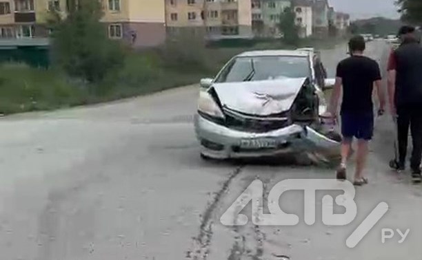 Два автомобиля жёстко столкнулись в Новотроицком