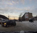 На пешеходном переходе в Корсакове автомобиль сбил женщину