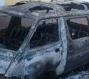 Микроавтобус дотла сгорел в Холмске