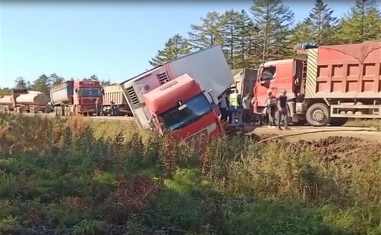 Большегруз вылетел с дороги  в Красногорске