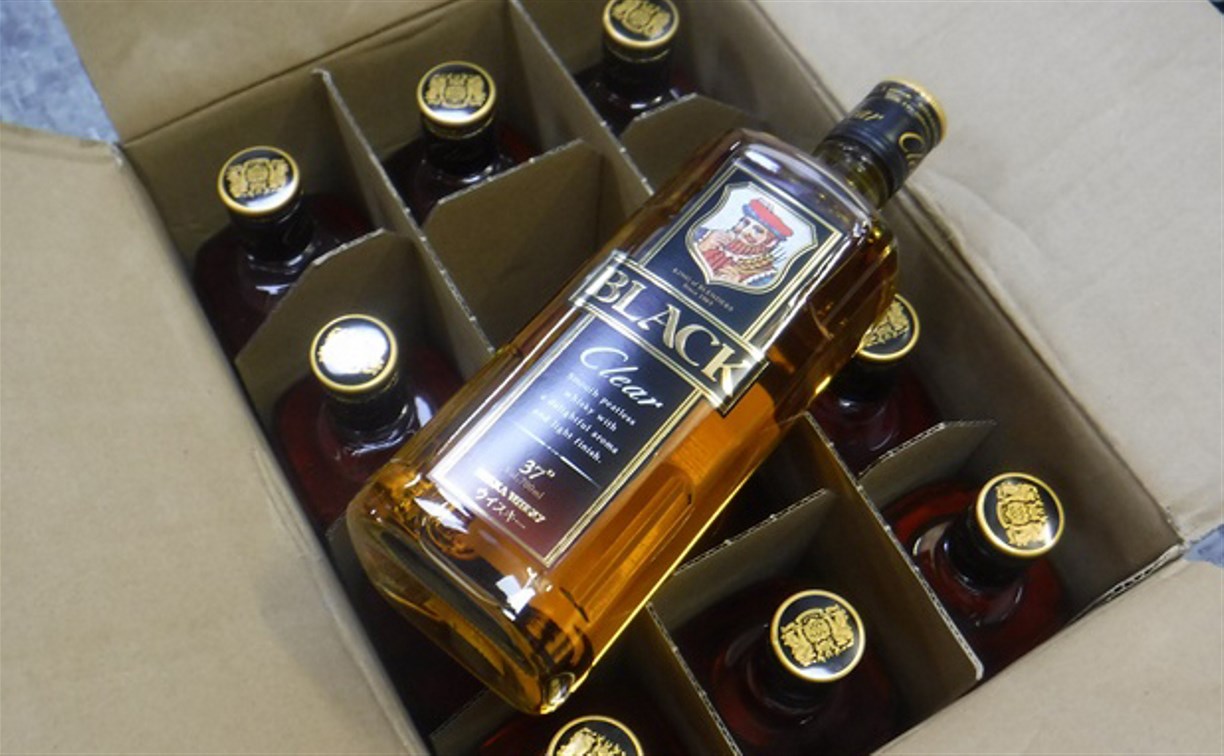 Контрабандный алкоголь и автозапчасти на миллион рублей нашли у моряка, прибывшего на Сахалин