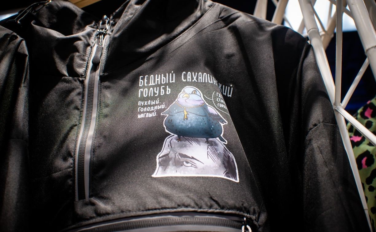 Сахалинский голодный голубь и чайка в шапке: идеи от местных дизайнеров показали на маркете