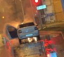 "Машина на газу горит": в Южно-Сахалинске прямо на дороге вспыхнул автомобиль