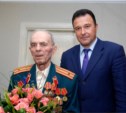 Мэр Южно-Сахалинска поздравил с 90-летием ветерана ВОВ Михаила Шепеленко