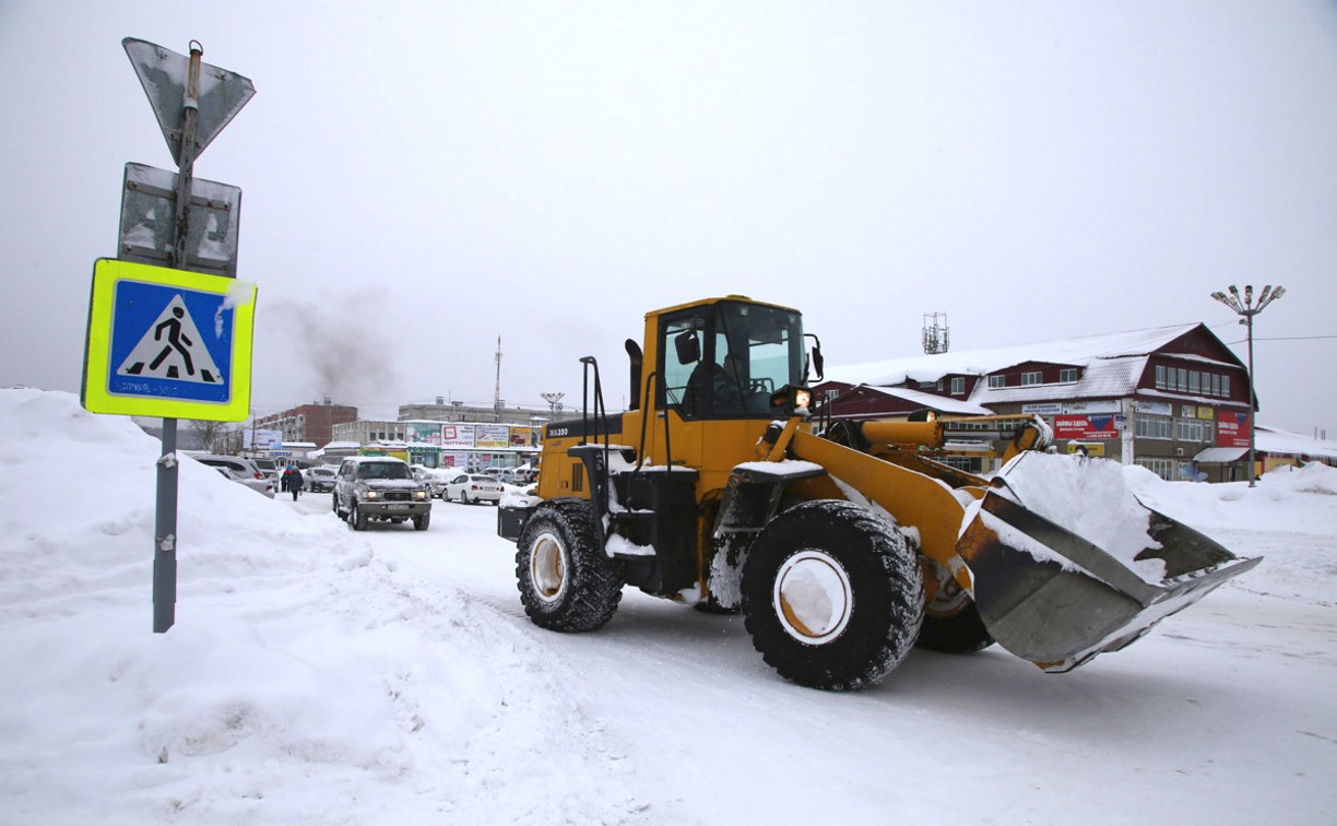 Дополнительную снегоуборочную технику купят для Долинского района