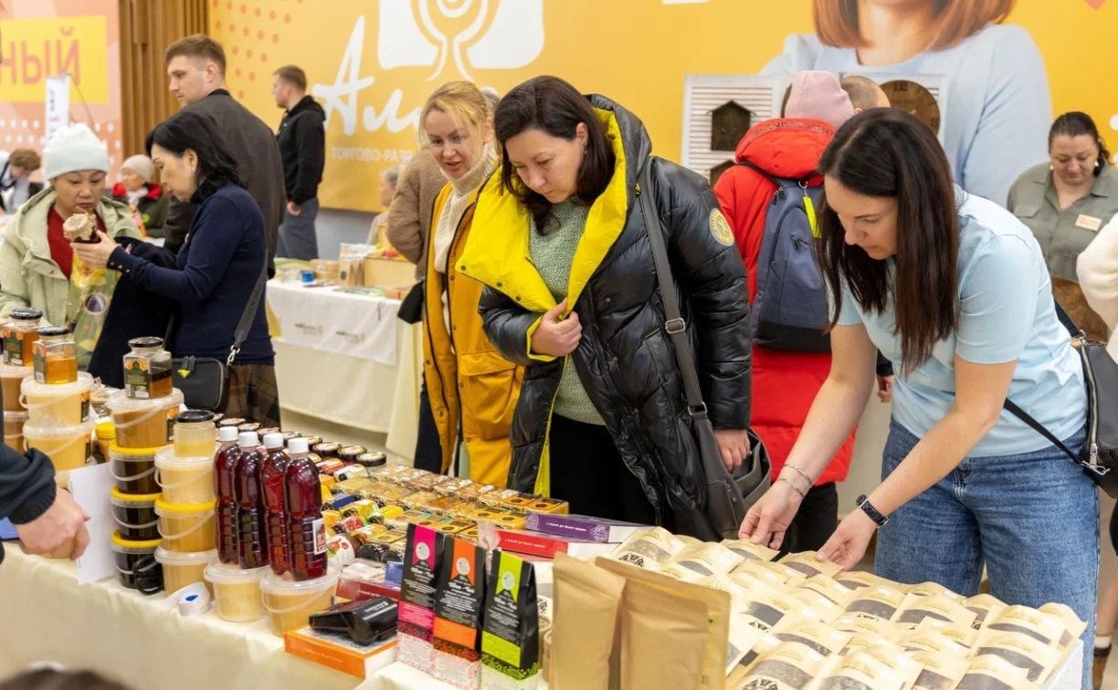 Более 25 представителей малого сахалинского бизнеса презентовали свои товары на ярмарке