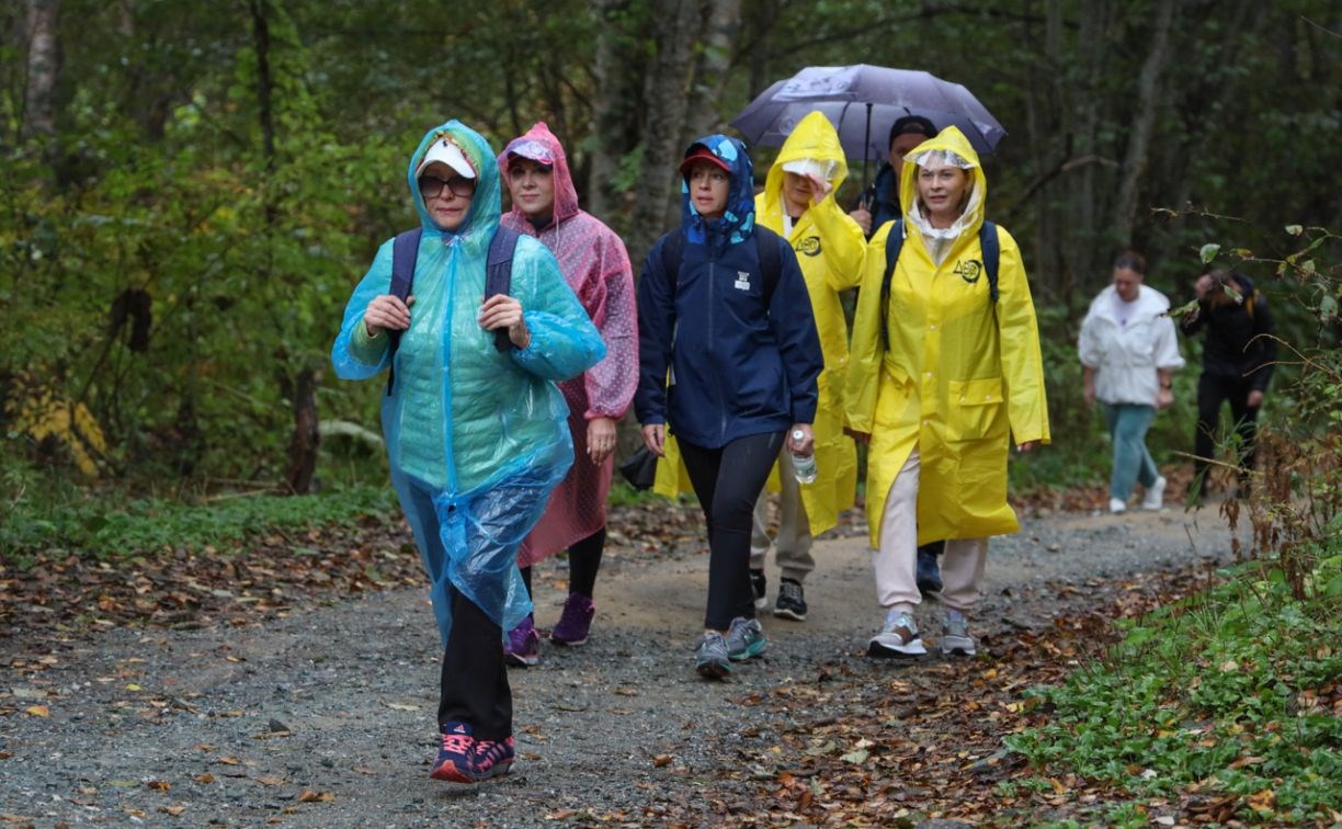 Сахалинцы в дождь преодолели 5-километровую трассу во Всероссийский день ходьбы