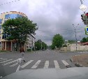 "Когда этот беспредел закончится?": девушки на самокатах промчались по перекрёстку в Южно-Сахалинске
