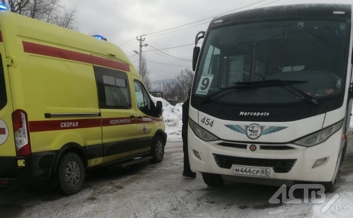 Мужчина умер в маршрутном автобусе в Южно-Сахалинске