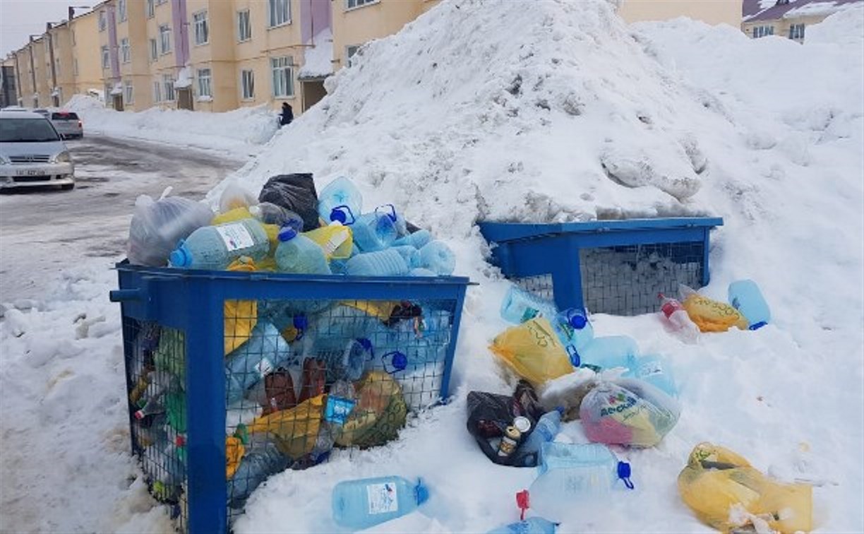 Опыт раздельного мусора в пригороде Южно-Сахалинска канул под горой снега 